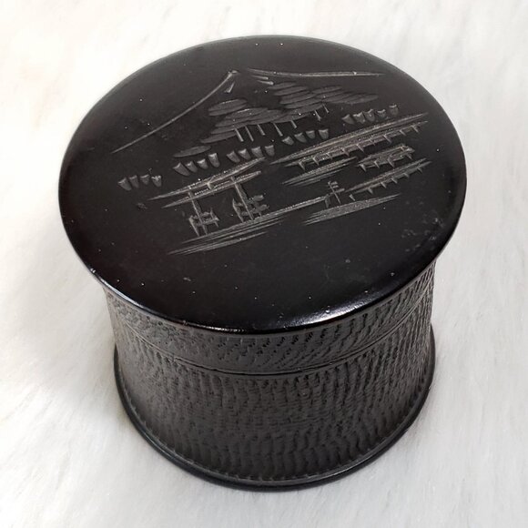 Small antique round wooden box etched lid Japanese scene  Vintage round wooden c - Picture 8 of 8